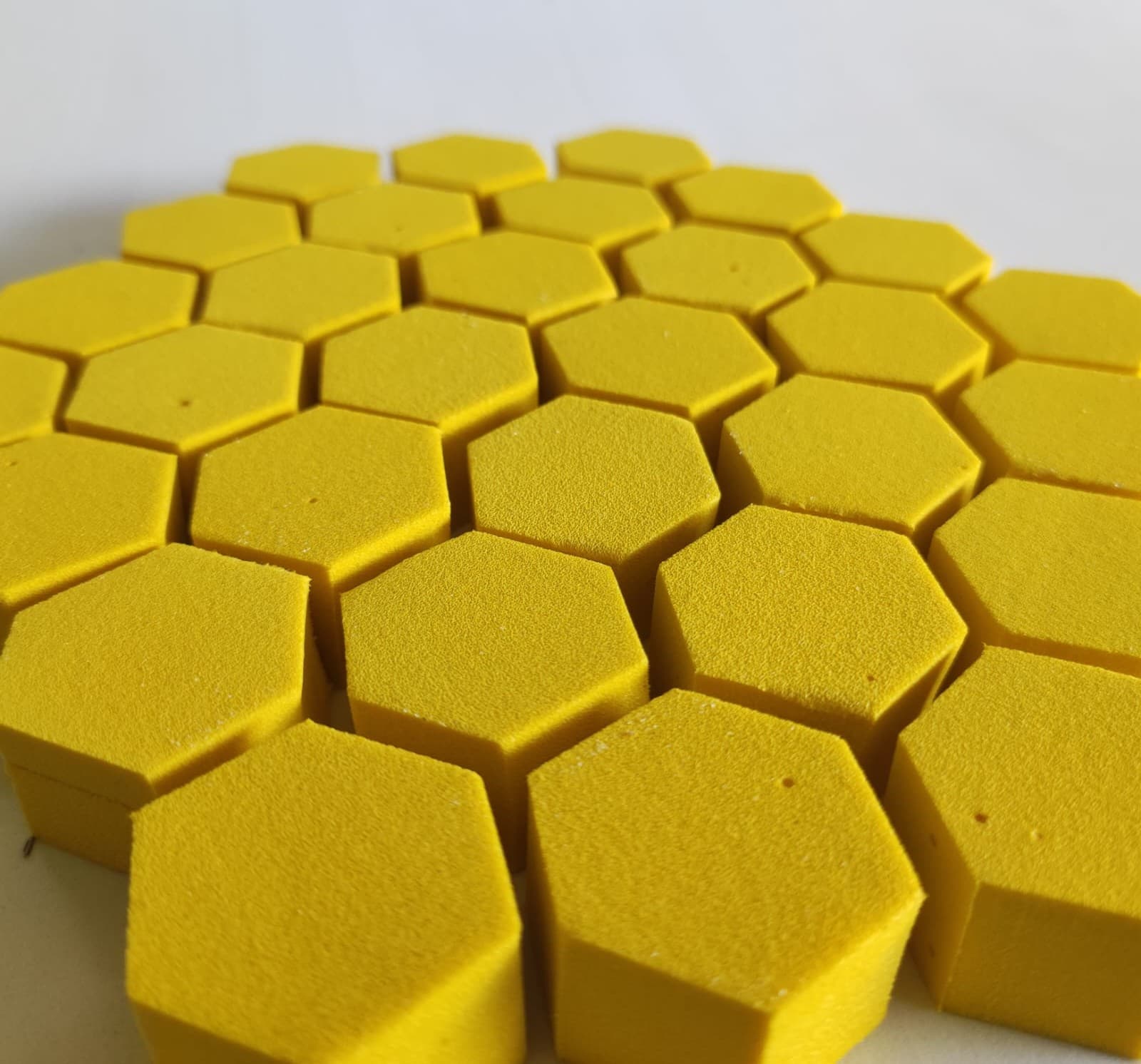 imagem do produto Borracha Hexagonal Maior Amarela