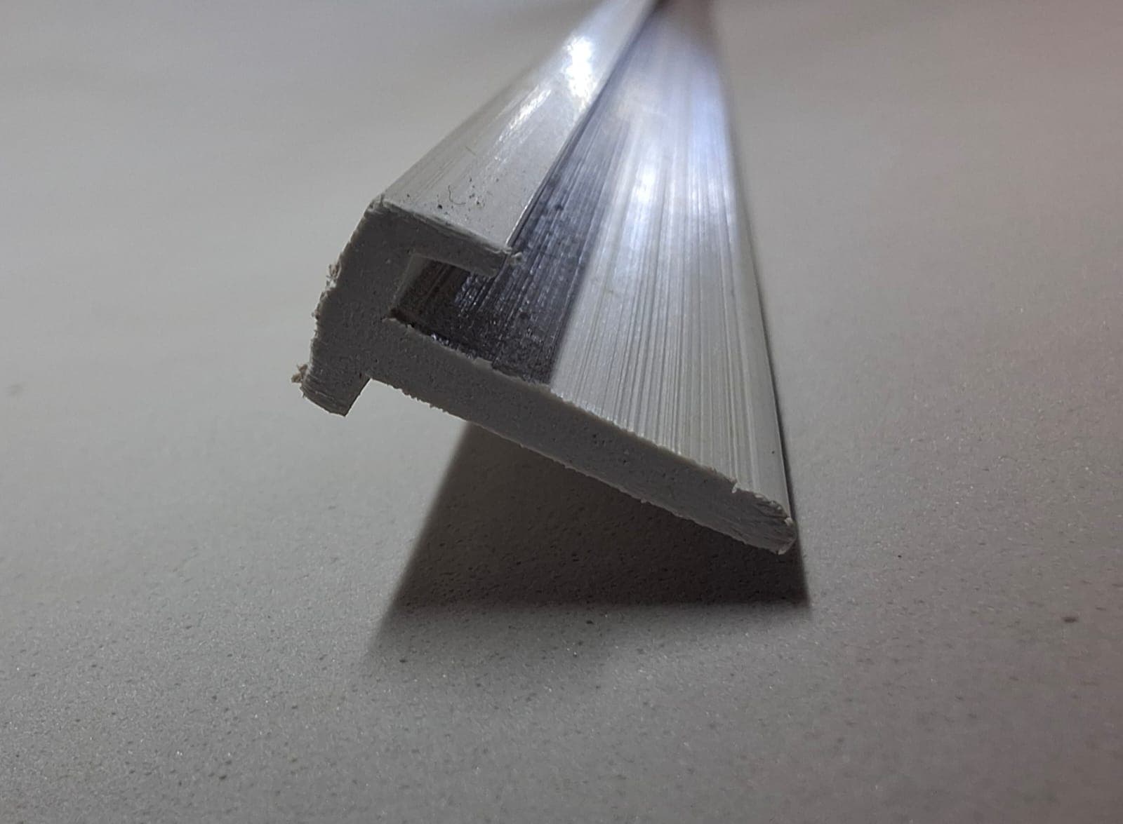 imagem do produto Perfil Garra com Aba Cinza